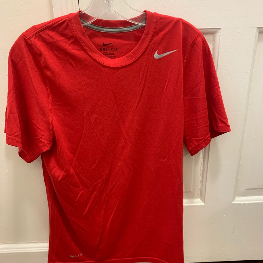 Men’s red dri-fit Nike shirt